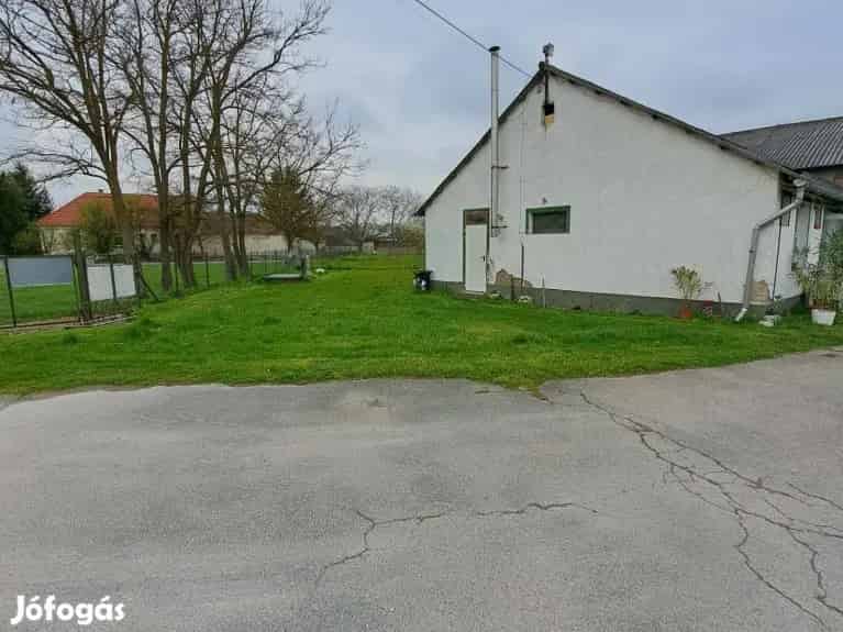 Ipari Ingatlan Eladó Dunaszegen Lakással