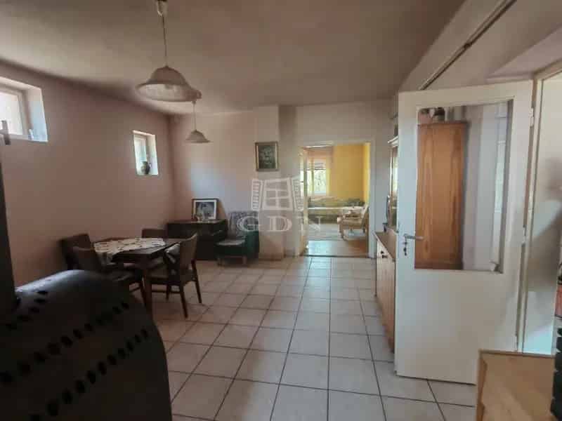 86m2-es családi ház Baja csendes utcájában