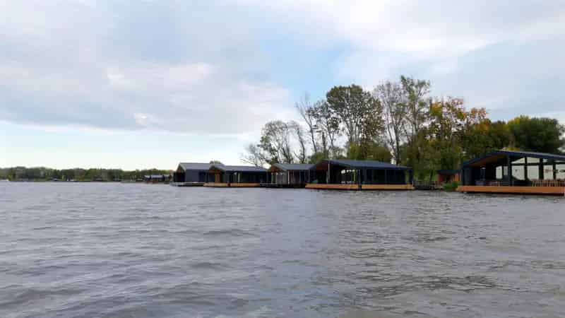 76 nm-es exkluziv ingatlan Abádszalókon a Tisza-tó partján