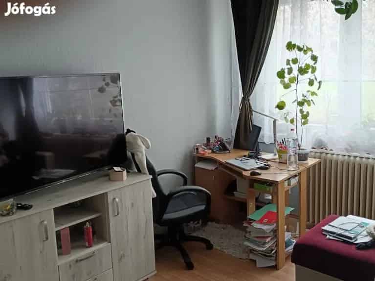 54m2-es Panel Lakás Eladó Szolnokon