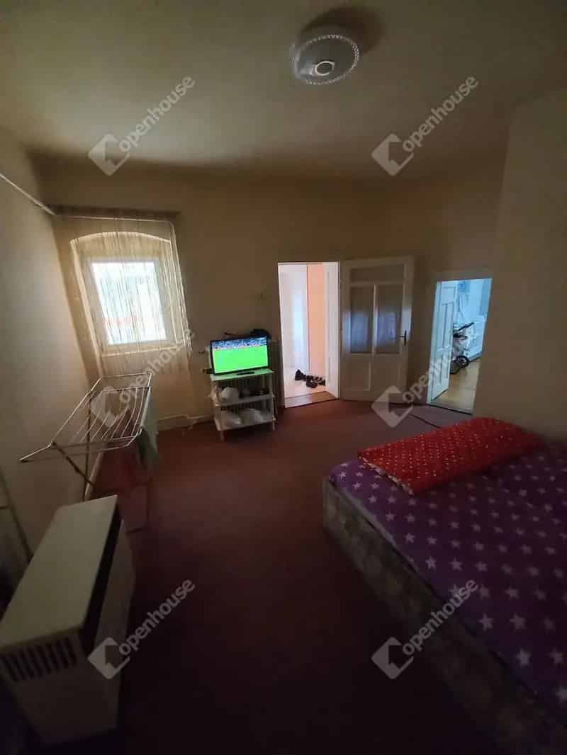 Dombóvári családi ház eladó - 3 szoba, dupla garázs, belváros