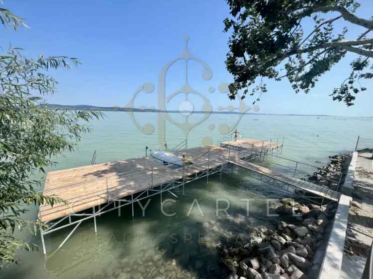 Eladó új építésű társasházi lakás Balatonbogláron panorámás vízpartnál