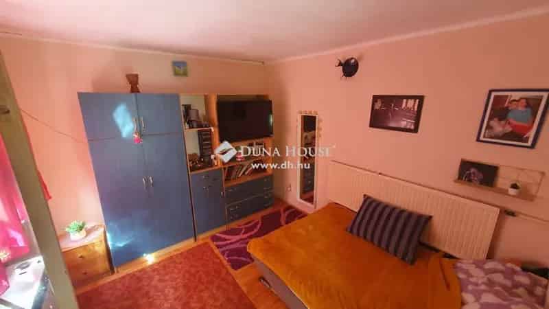 72 m2-es családi ház eladó nagy telken Kis-Duna közelében