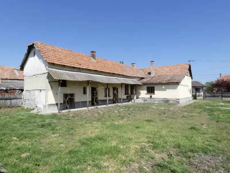 Felújítandó vályogház Pusztaszeren 1446 m2 telekkel