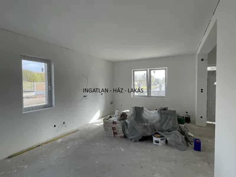 Csörögön eladó 3 hálószobás családi ház 700nm telekkel