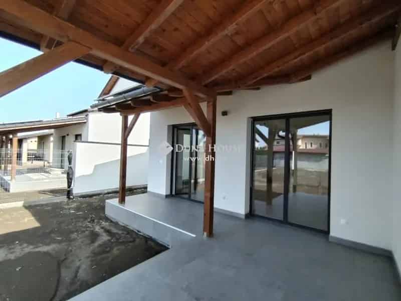 Újszegedi modern ikerház eladó - 160nm, 3 szoba, garázs, napelem