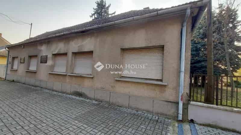 Dombóvár 280nm-es felújítandó ház nagy telekkel eladó