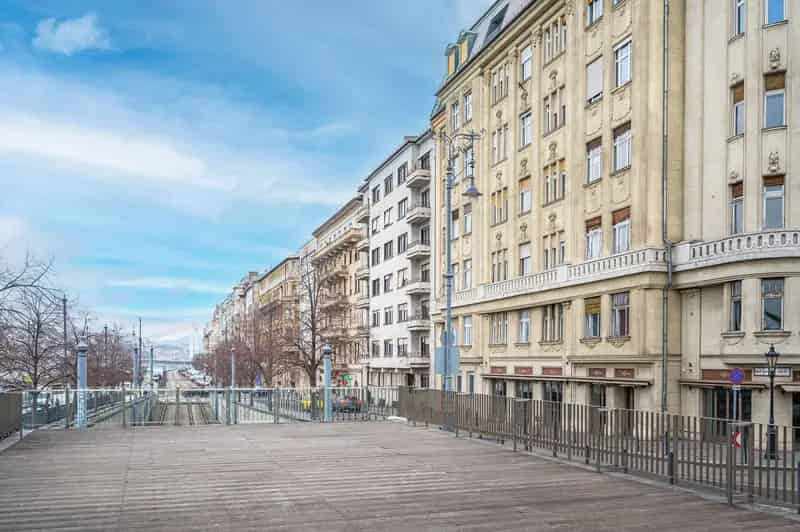 Belgrád Rakpart 71 nm-es Bauhaus Lakás Eladó