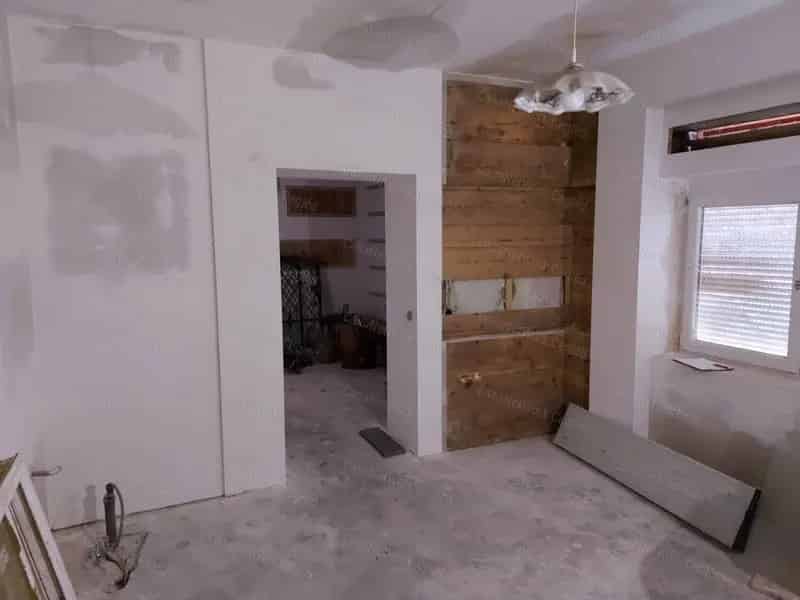 120 m2-es felújított családi ház Cegléden 3 lakással