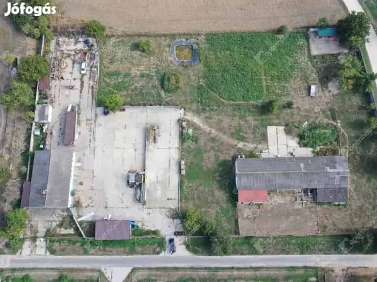 Ipari terület eladó Fertőszentmiklóson lakóhellyel