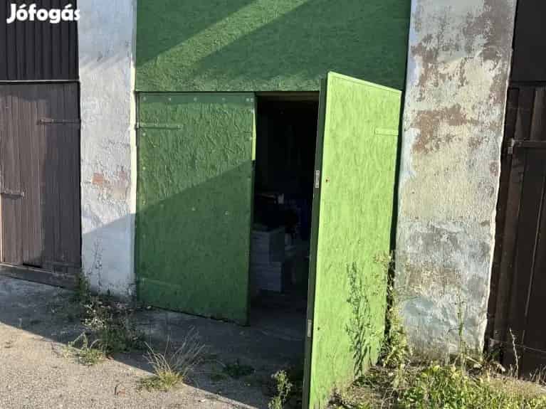 Eladó Garázs Békéscsabán 17 m2