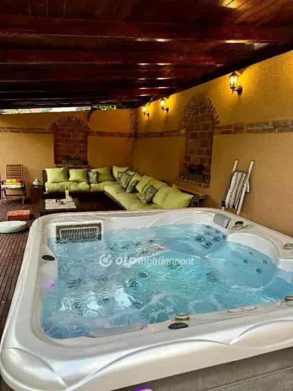 Debrecen Kertvárosi Családi Ház Eladó 230 nm Jacuzzival és Napelemmel