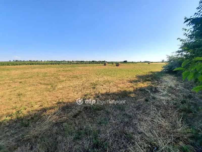 Szolnok Tenyősziget 737 m2-es üdülőövezeti telek eladó