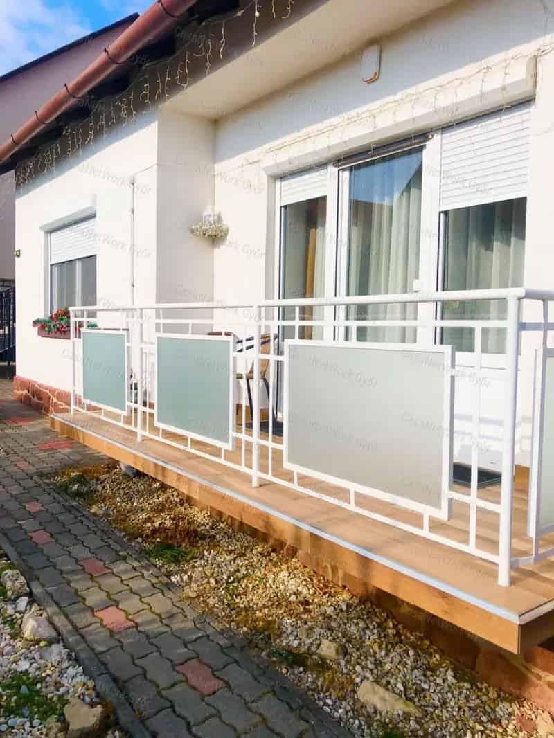 Balatonfűzfői családi ház eladó - 4 hálószoba, nagy telek
