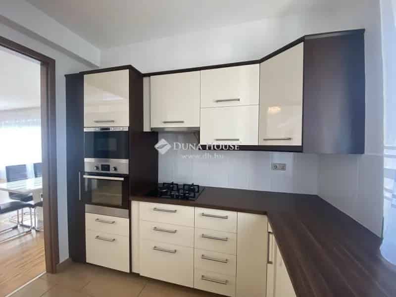 Győr Viziváros 140m2-es 3 szobás családi házrész kiadó
