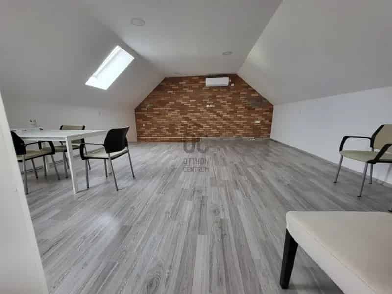 Örkényi gazdasági épület eladó - 140m2, 4 bejárat, M5-ös közel