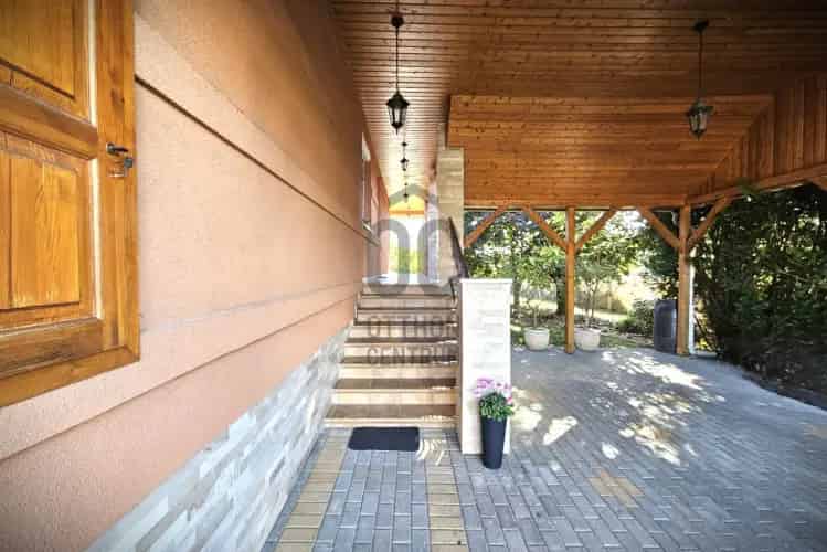 Bábolnai eladó családi ház 6 szobával DHZ053927
