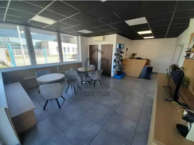 Szekszárdi üzlethelyiség kiadó 335 m² 3000 m² udvarral