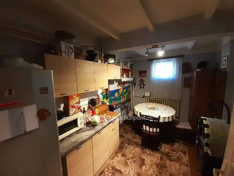 Szentesi 72 nm-es családi ház eladó - 2 5 szoba, garázs, melléképület