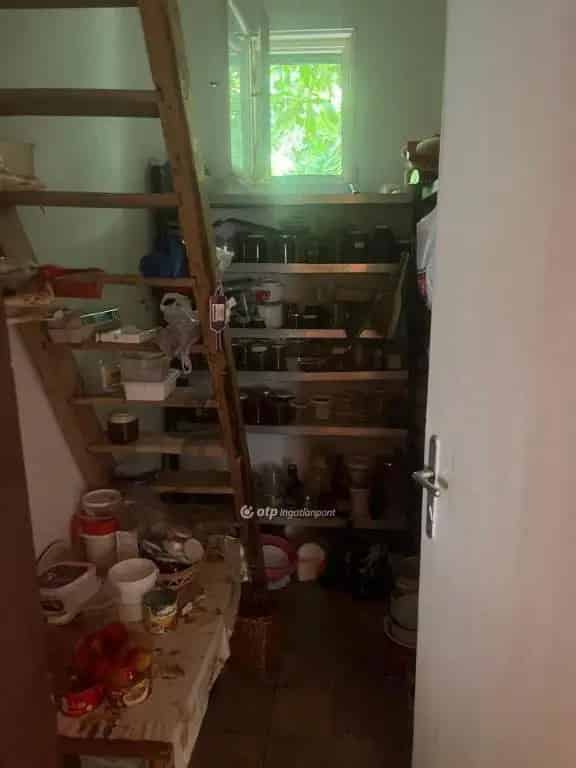 Ajkán eladó családi ház 2+1 fél szobával