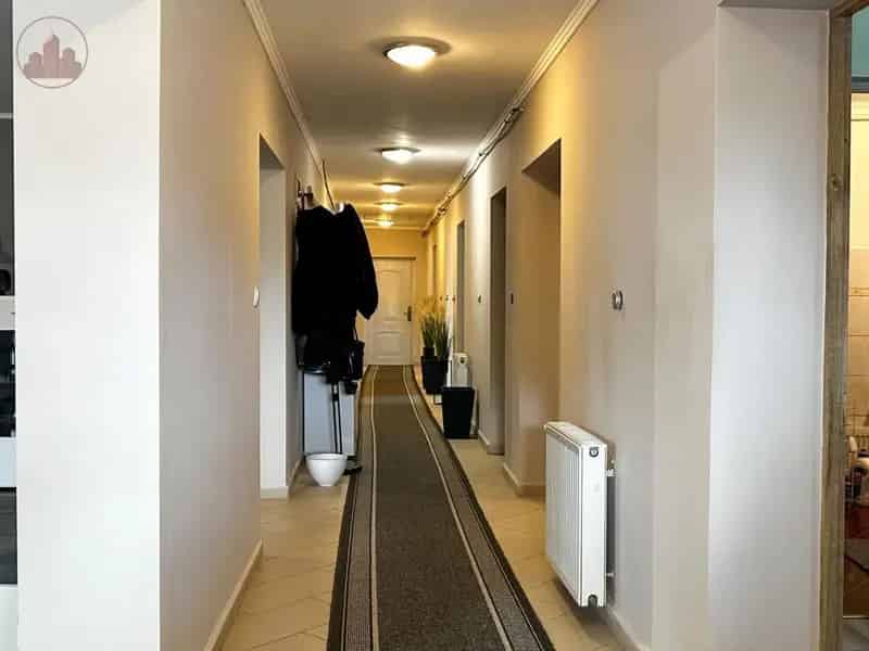 Valkón eladó többgenerációs családi ház 390 m2 garázzsal és műhellyel