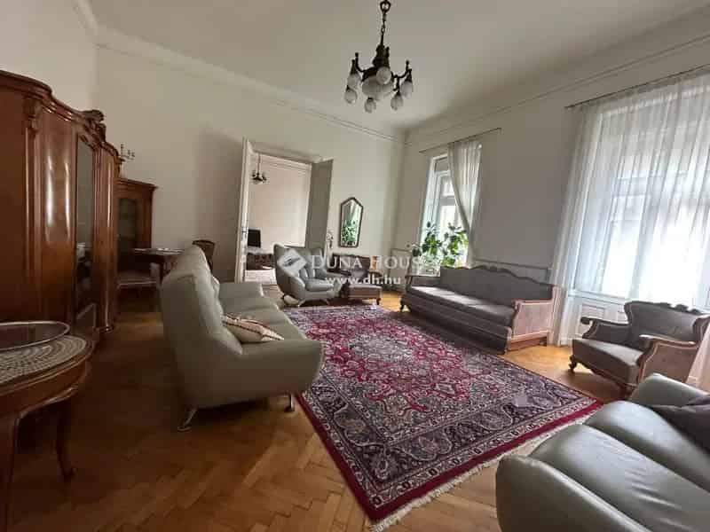 120 nm-es Belgrád rakparti lakás kiadó