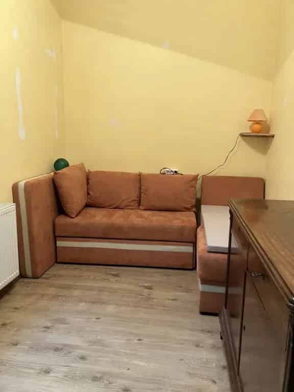 225m2 4 1 2 Szobás Családi Ház 605m2 Kerttel És Pincével