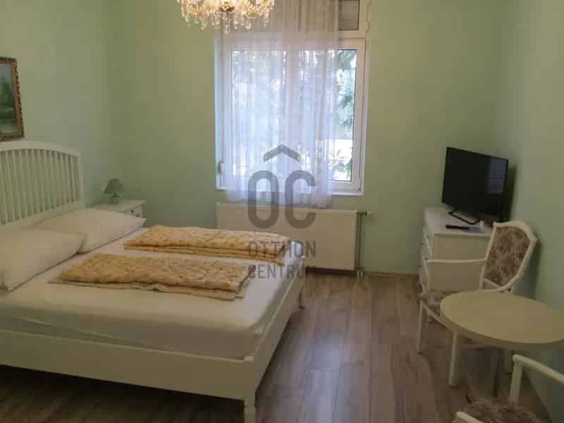 Balatonlellei családi ház eladó 400 nm 1285 nm telken