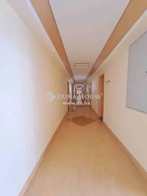 Pécs Liftes Irodaház 32m2-es Iroda Kiadó