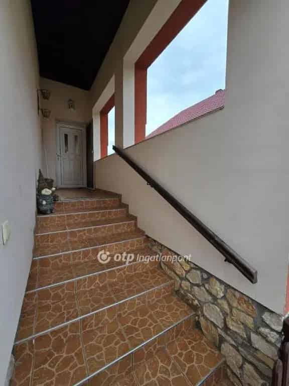 Ugodi családi ház eladó - 4 szoba, nagy telek, gazdasági épületek
