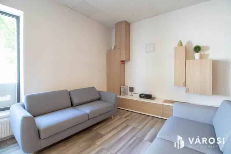 178m2 Felújított Iroda Üzlethelyiség Eladó Budapest XV Kerület