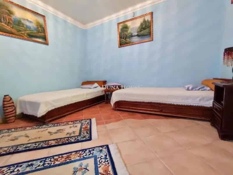 18 Kerületi 3 Szintes 300m2-es Családi Ház Eladó
