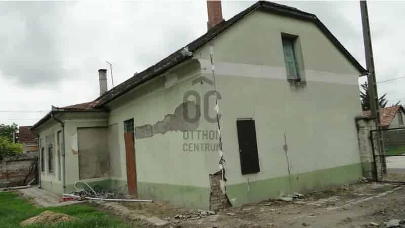 Nagykőrösi családi ház eladó 990m2 telken