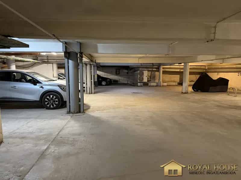 17 m2-es Kocsibeálló Eladó Miskolc Belvárosában