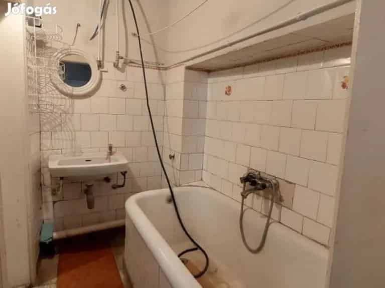 Pécs Hársfa út 90m2 Felújítandó Lakás 30m2 Üzlethelyiséggel Eladó