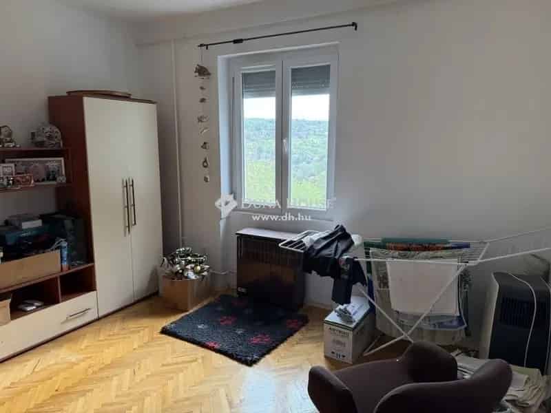 2 szobás részben felújított tégla lakás gázkonvektorral