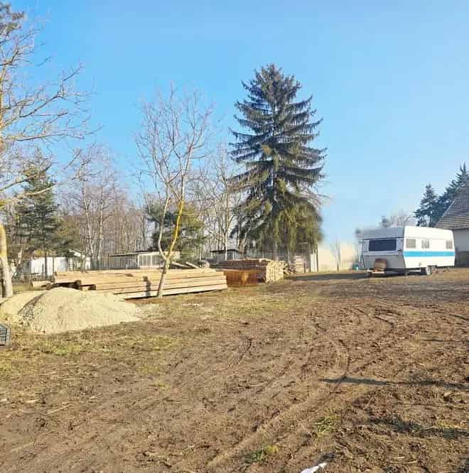 790 nm-es zártkerti telek eladó Debrecen közelében lakókocsival