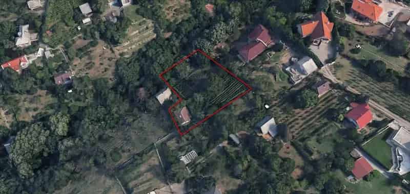 1490 m2-es telek eladó csendes zsákutcában
