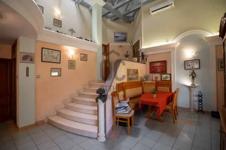 Mogyoródi panorámás házrész eladó