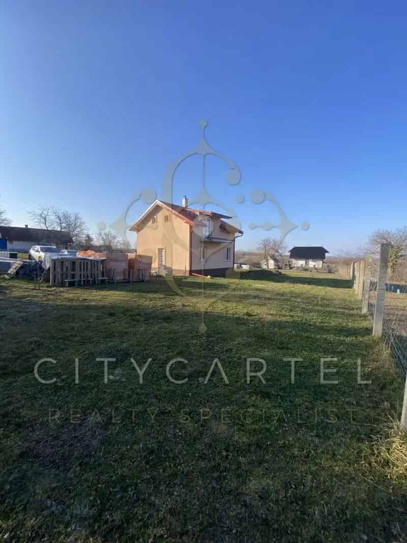 Balatoni panorámás családi ház Siófok környékén