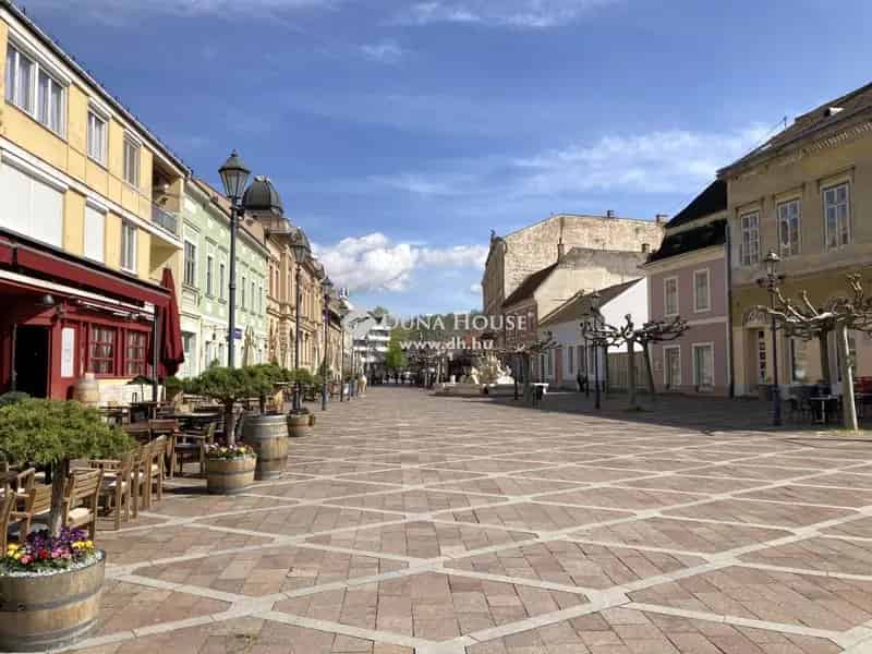 Esztergom Főtéri Ingatlan 750nm 995nm Telekkel Panzió Üzlet Lakás