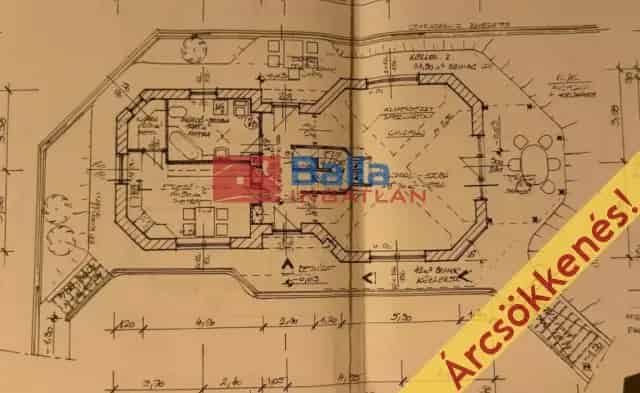 Eladó családi ház Nógrád megyében 260nm 4 szoba dupla garázs medence