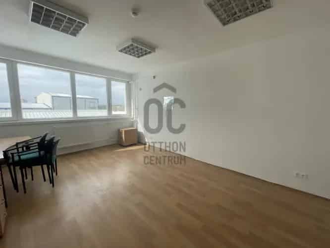 Szombathelyi Irodaház Kiadó 733m2 10 Iroda Tárgyaló Parkoló