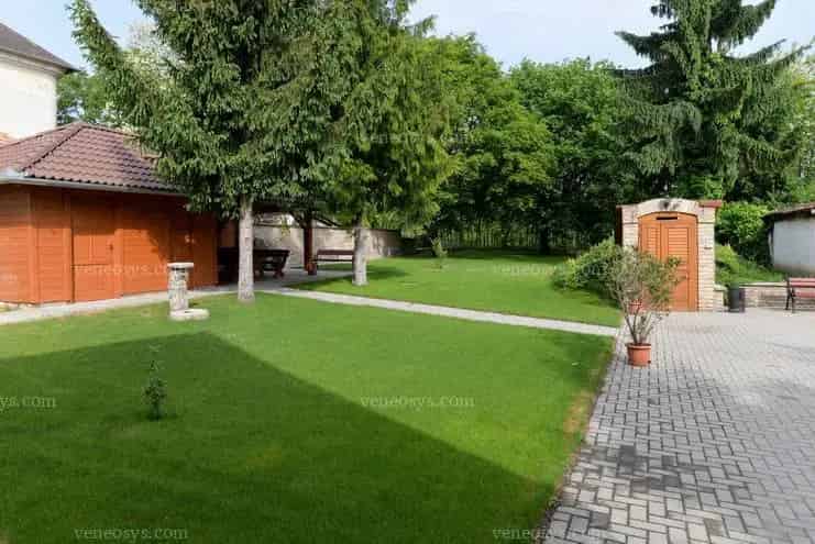 Luxus 5 apartmanos kúria eladó vagy kiadó Pakshoz közel