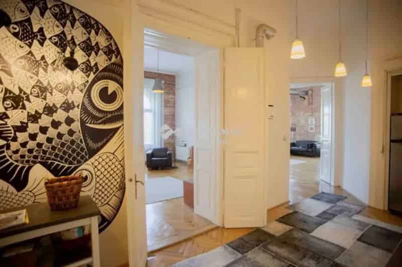 Duna parti panoráma, felújított lakás családoknak és irodának