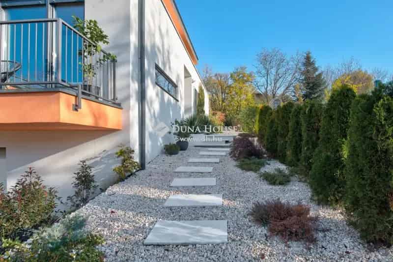 Ürömhegy 3 szintes családi ház eladó - panoráma, kert, garázs