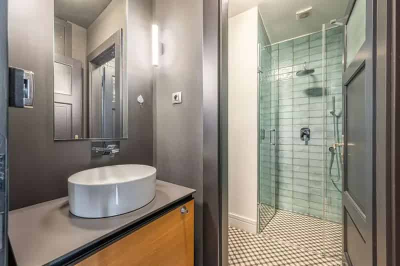 Felújíott,bohém, kortárs,dupla fürdőszobás, erkélyes lakás a Királyhágó téren.