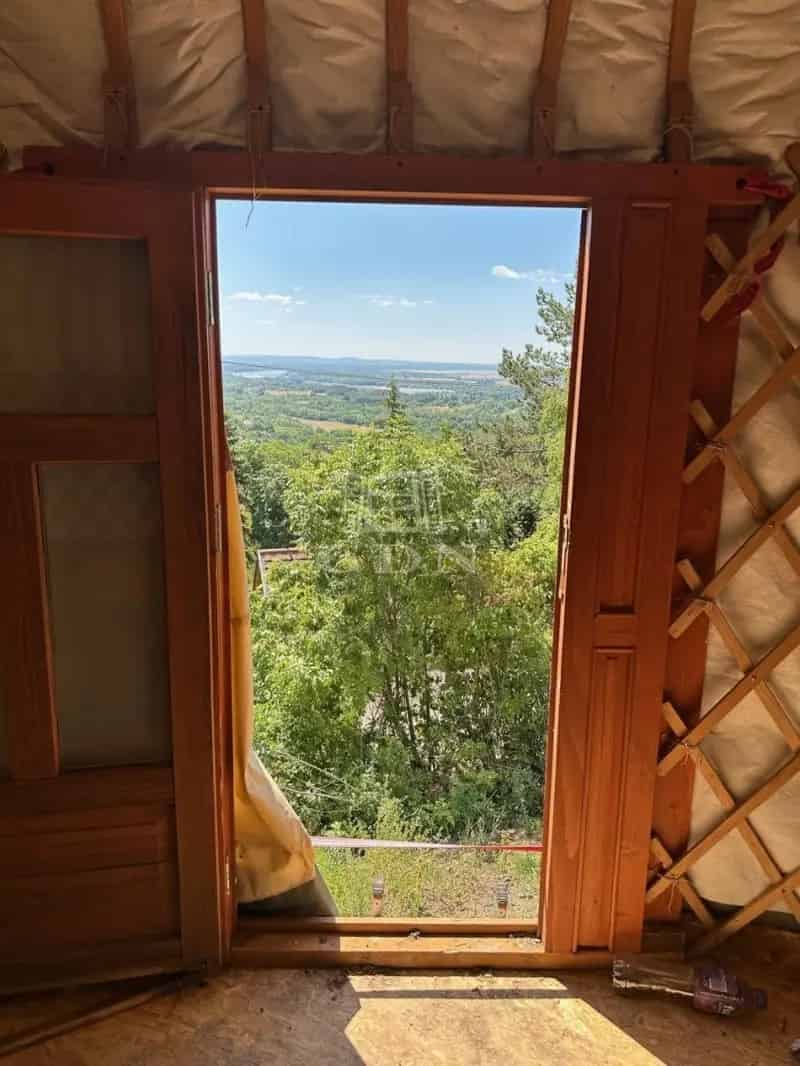 Zártkerti Telek Jurta Sárral Vácon Panorámás Kilátással