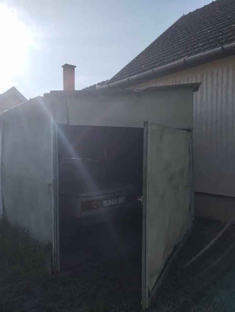 Királyhegyesi vályogház eladó - csendes, kertes, garázzsal