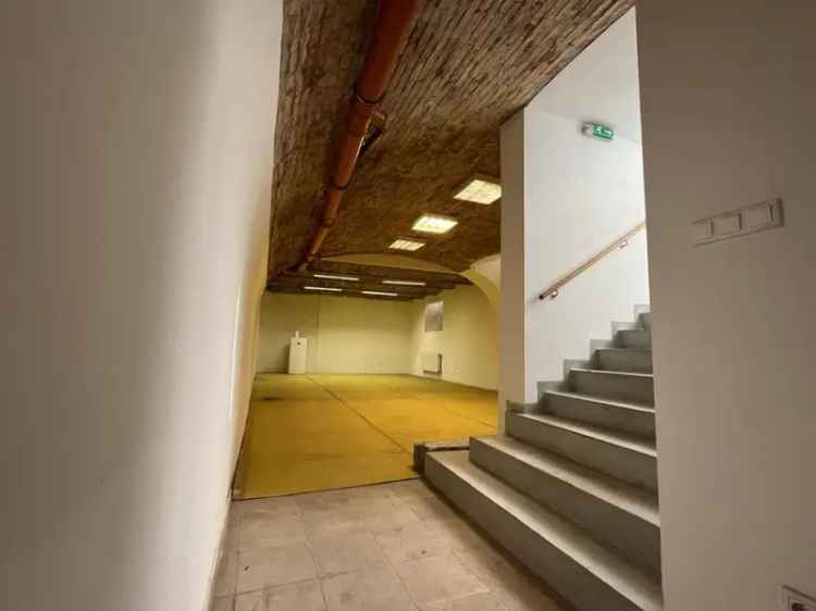 227m2-es Üzlethelyiség Befektetőknek Zöld Közösségi Tér Károly Körút